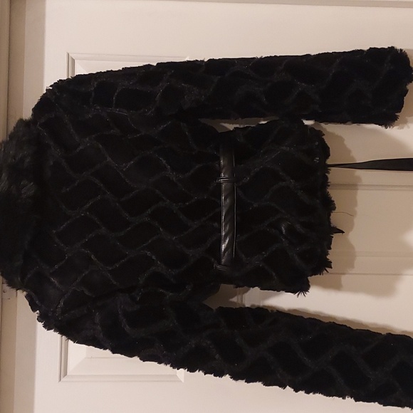 De'rotchild- Faux Fur, Size- S Cropped, Belted Fitted Evening Dress-Up Jacket. - Picture 4 of 10